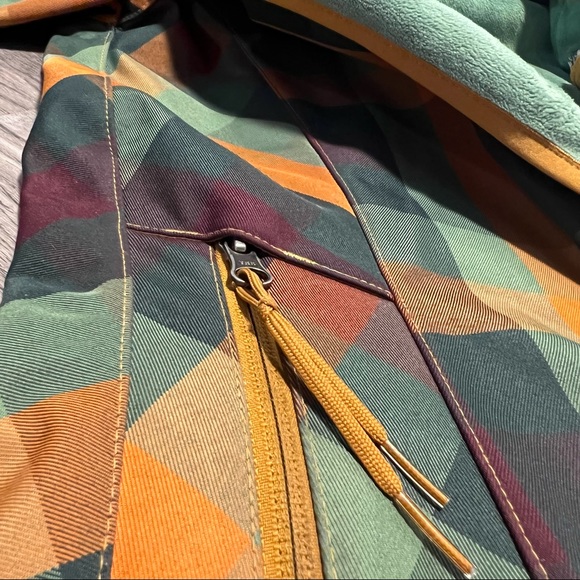 The North Face - Spring/Fall Fleece Lined Waterproof Jacket - Picture 9 of 16